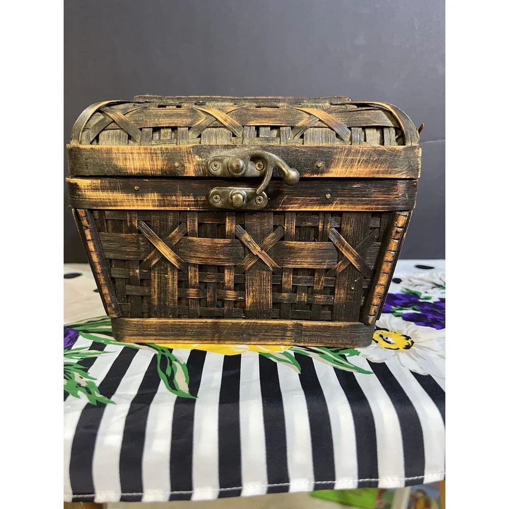 Vintage Woven‎ Wood Basket/ Box With Lid Hinged Lever Closure7x4x5  (2051)